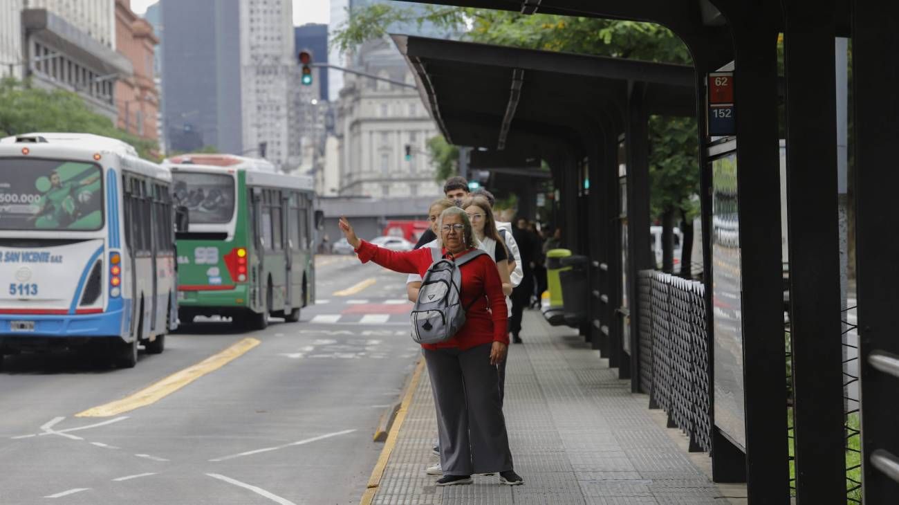 PARO DE COLECTIVOS EN EL AMBA: QUÉ LÍNEAS NO FUNCIONAN Y CUÁLES ...